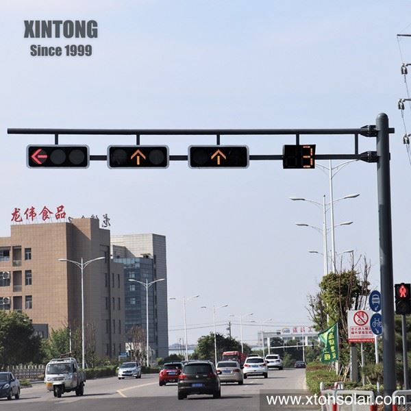 Intelligent Traffic Signal Light With Control System